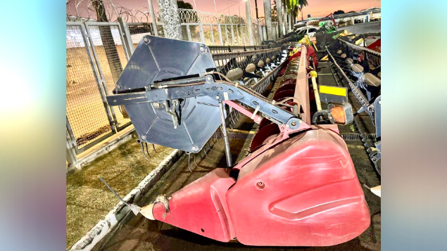 LOTE 14 - COLHEITADEIRA 2688 E PLATAFORMA 30 PÉS CASE ANO 2014/2013