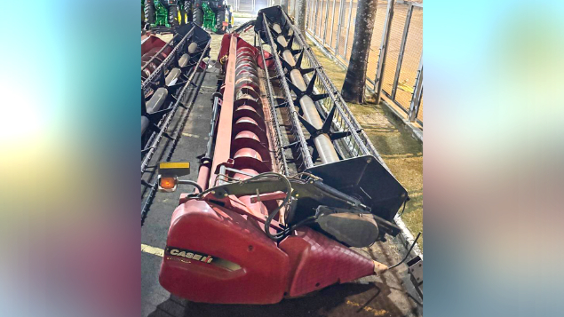 LOTE 14 - COLHEITADEIRA 2688 E PLATAFORMA 30 PÉS CASE ANO 2014/2013