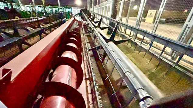 LOTE 14 - COLHEITADEIRA 2688 E PLATAFORMA 30 PÉS CASE ANO 2014/2013