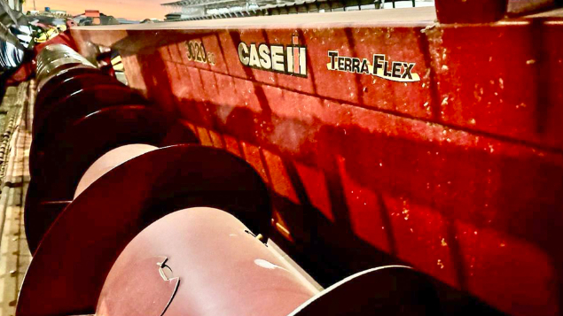 LOTE 14 - COLHEITADEIRA 2688 E PLATAFORMA 30 PÉS CASE ANO 2014/2013