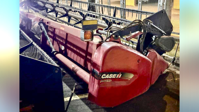 LOTE 14 - COLHEITADEIRA 2688 E PLATAFORMA 30 PÉS CASE ANO 2014/2013