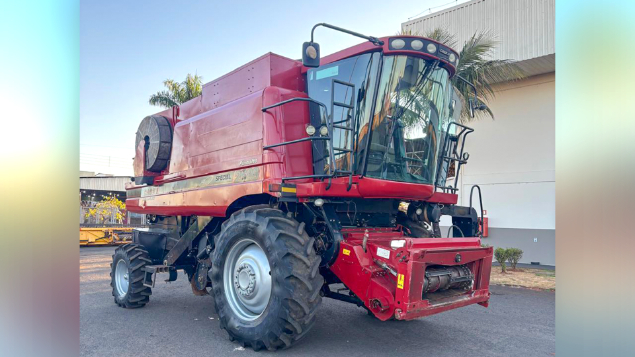 LOTE 14 - COLHEITADEIRA 2688 E PLATAFORMA 30 PÉS CASE ANO 2014/2013