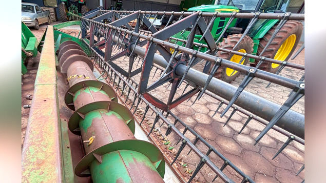 LOTE 15 - COLHEITADEIRA 7200 E PLATAFORMA 16 PÉS SLC ANO 1992/1995