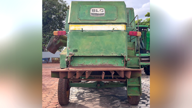 LOTE 15 - COLHEITADEIRA 7200 E PLATAFORMA 16 PÉS SLC ANO 1992/1995