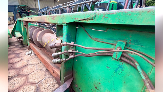 LOTE 15 - COLHEITADEIRA 7200 E PLATAFORMA 16 PÉS SLC ANO 1992/1995