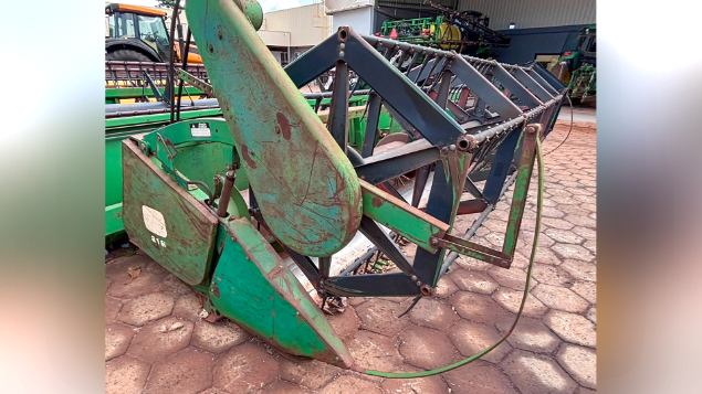 LOTE 15 - COLHEITADEIRA 7200 E PLATAFORMA 16 PÉS SLC ANO 1992/1995