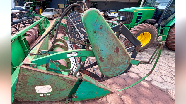 LOTE 15 - COLHEITADEIRA 7200 E PLATAFORMA 16 PÉS SLC ANO 1992/1995