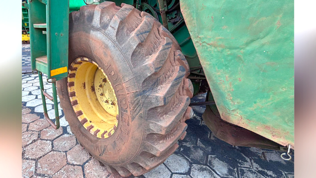 LOTE 15 - COLHEITADEIRA 7200 E PLATAFORMA 16 PÉS SLC ANO 1992/1995