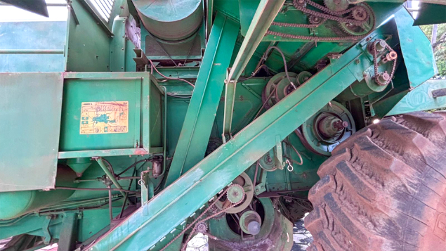 LOTE 15 - COLHEITADEIRA 7200 E PLATAFORMA 16 PÉS SLC ANO 1992/1995