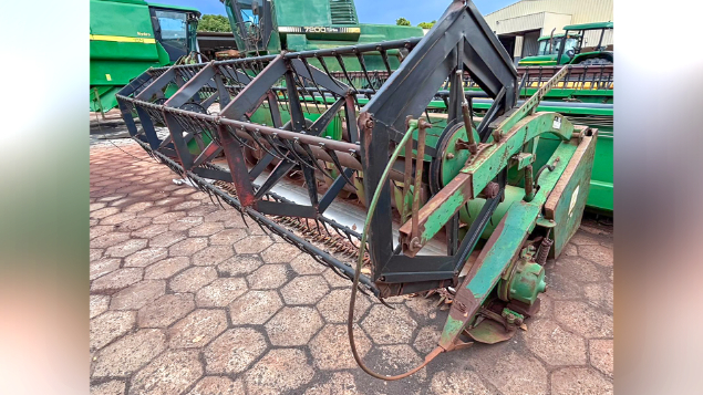 LOTE 15 - COLHEITADEIRA 7200 E PLATAFORMA 16 PÉS SLC ANO 1992/1995