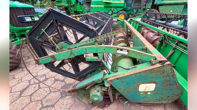 LOTE 15 - COLHEITADEIRA 7200 E PLATAFORMA 16 PÉS SLC ANO 1992/1995