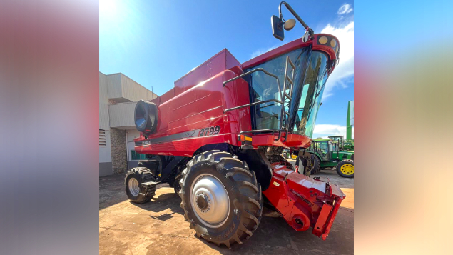 LOTE 16 - COLHEITADEIRA 2799 E PLATAFORMA 30 PÉS CASE ANO 2013/2015