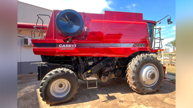 LOTE 16 - COLHEITADEIRA 2799 E PLATAFORMA 30 PÉS CASE ANO 2013/2015