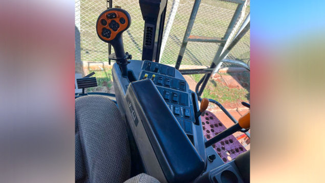 LOTE 16 - COLHEITADEIRA 2799 E PLATAFORMA 30 PÉS CASE ANO 2013/2015