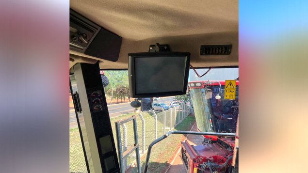 LOTE 16 - COLHEITADEIRA 2799 E PLATAFORMA 30 PÉS CASE ANO 2013/2015