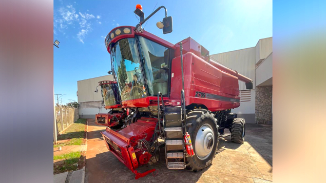 LOTE 16 - COLHEITADEIRA 2799 E PLATAFORMA 30 PÉS CASE ANO 2013/2015