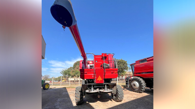 LOTE 16 - COLHEITADEIRA 2799 E PLATAFORMA 30 PÉS CASE ANO 2013/2015