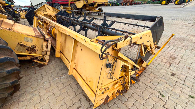 LOTE 17 - COLHEITADEIRA TC59 E PLATAFORMA 19 PÉS NEW HOLLAND