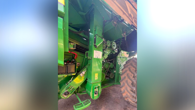 LOTE 18 - COLHEITADEIRA S550 E PLATAFORMA 30 PÉS JOHN DEERE ANO 2015
