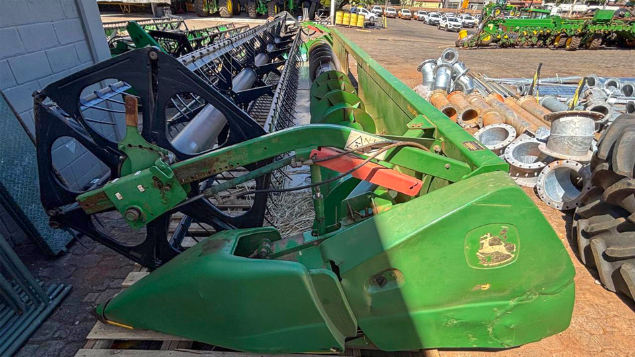 LOTE 18 - COLHEITADEIRA S550 E PLATAFORMA 30 PÉS JOHN DEERE ANO 2015