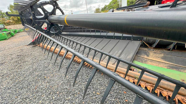 LOTE 19 - COLHEITADEIRA 8120 E PLATAFORMA 2162 CASE ANO 2012/2013