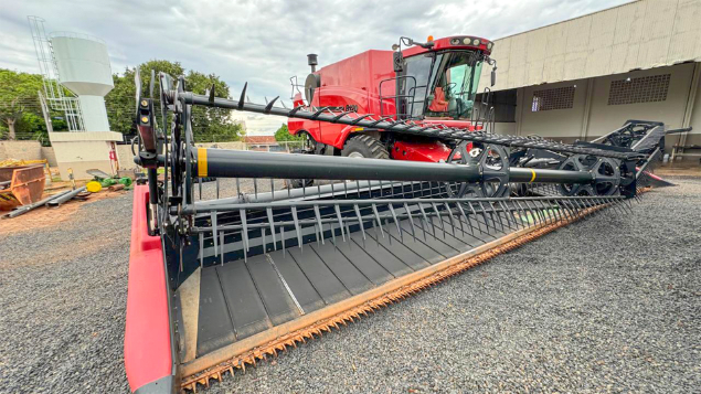 LOTE 19 - COLHEITADEIRA 8120 E PLATAFORMA 2162 CASE ANO 2012/2013