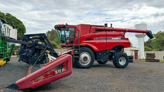 LOTE 19 - COLHEITADEIRA 8120 E PLATAFORMA 2162 CASE ANO 2012/2013