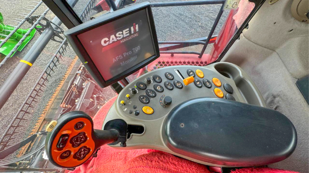 LOTE 19 - COLHEITADEIRA 8120 E PLATAFORMA 2162 CASE ANO 2012/2013