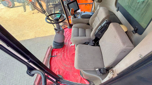 LOTE 20 - COLHEITADEIRA 8120 E PLATAFORMA 3162 CASE ANO 2011/2017