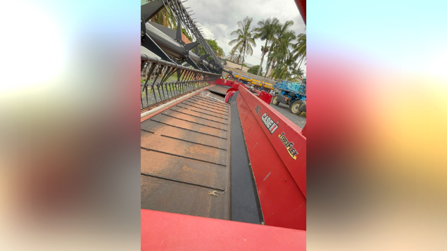 LOTE 20 - COLHEITADEIRA 8120 E PLATAFORMA 3162 CASE ANO 2011/2017