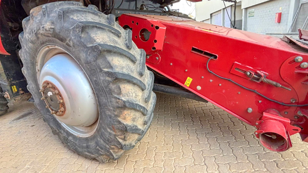 LOTE 20 - COLHEITADEIRA 8120 E PLATAFORMA 3162 CASE ANO 2011/2017