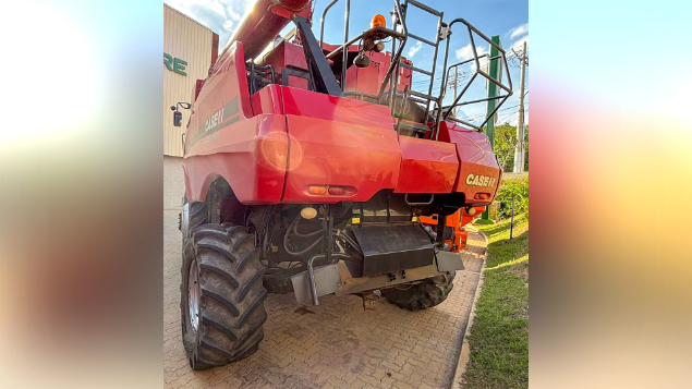 LOTE 20 - COLHEITADEIRA 8120 E PLATAFORMA 3162 CASE ANO 2011/2017