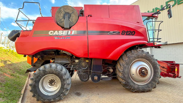 LOTE 20 - COLHEITADEIRA 8120 E PLATAFORMA 3162 CASE ANO 2011/2017