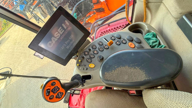 LOTE 20 - COLHEITADEIRA 8120 E PLATAFORMA 3162 CASE ANO 2011/2017