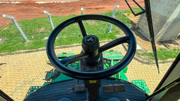 LOTE 21 - COLHEITADEIRA 9650 E PLATAFORMA 630 JOHN DEERE ANO 2008