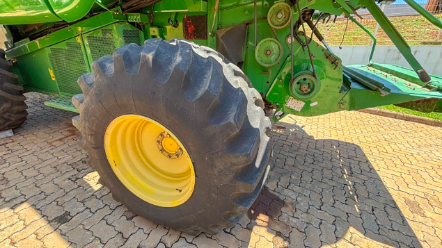 LOTE 21 - COLHEITADEIRA 9650 E PLATAFORMA 630 JOHN DEERE ANO 2008