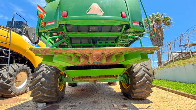 LOTE 21 - COLHEITADEIRA 9650 E PLATAFORMA 630 JOHN DEERE ANO 2008