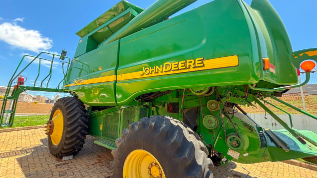 LOTE 21 - COLHEITADEIRA 9650 E PLATAFORMA 630 JOHN DEERE ANO 2008