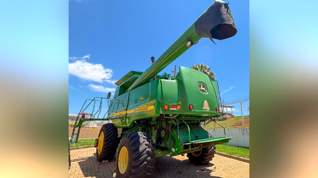 LOTE 21 - COLHEITADEIRA 9650 E PLATAFORMA 630 JOHN DEERE ANO 2008