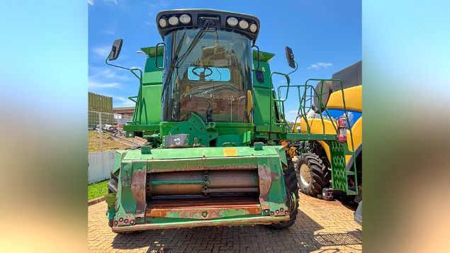 LOTE 21 - COLHEITADEIRA 9650 E PLATAFORMA 630 JOHN DEERE ANO 2008