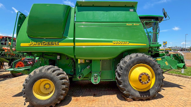 LOTE 21 - COLHEITADEIRA 9650 E PLATAFORMA 630 JOHN DEERE ANO 2008