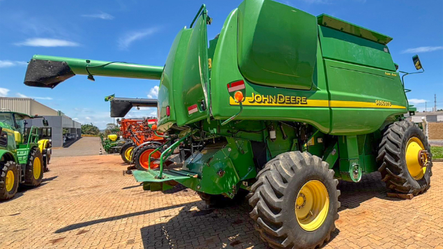 LOTE 21 - COLHEITADEIRA 9650 E PLATAFORMA 630 JOHN DEERE ANO 2008