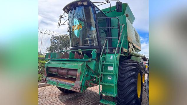 LOTE 22 - COLHEITADEIRA 1550 E PLATAFORMA 622 JOHN DEERE ANO 2004