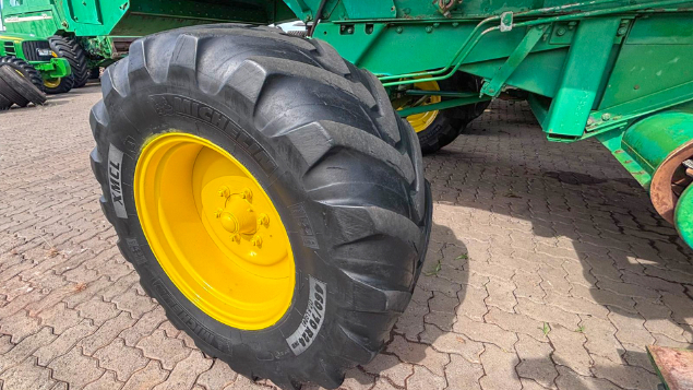 LOTE 22 - COLHEITADEIRA 1550 E PLATAFORMA 622 JOHN DEERE ANO 2004