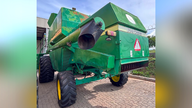 LOTE 22 - COLHEITADEIRA 1550 E PLATAFORMA 622 JOHN DEERE ANO 2004