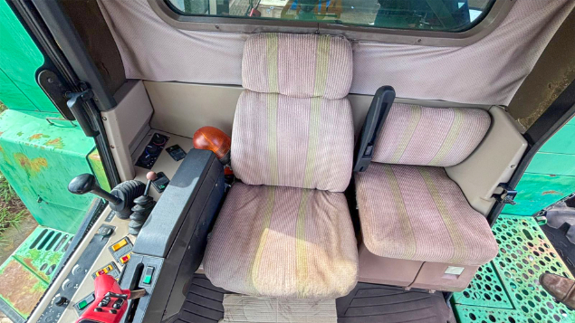 LOTE 22 - COLHEITADEIRA 1550 E PLATAFORMA 622 JOHN DEERE ANO 2004