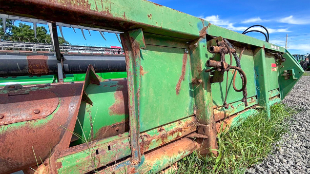 LOTE 22 - COLHEITADEIRA 1550 E PLATAFORMA 622 JOHN DEERE ANO 2004