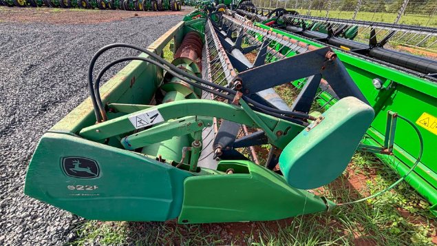 LOTE 22 - COLHEITADEIRA 1550 E PLATAFORMA 622 JOHN DEERE ANO 2004
