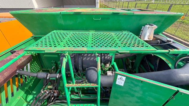 LOTE 22 - COLHEITADEIRA 1550 E PLATAFORMA 622 JOHN DEERE ANO 2004