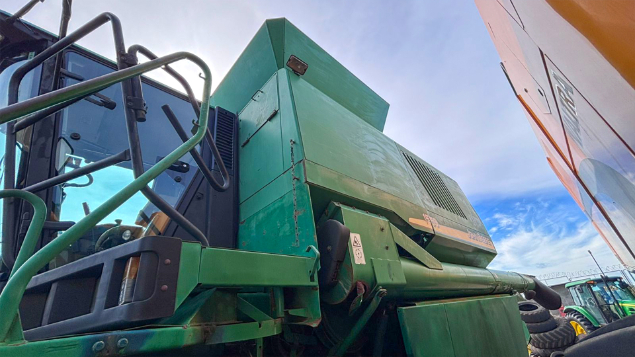 LOTE 22 - COLHEITADEIRA 1550 E PLATAFORMA 622 JOHN DEERE ANO 2004